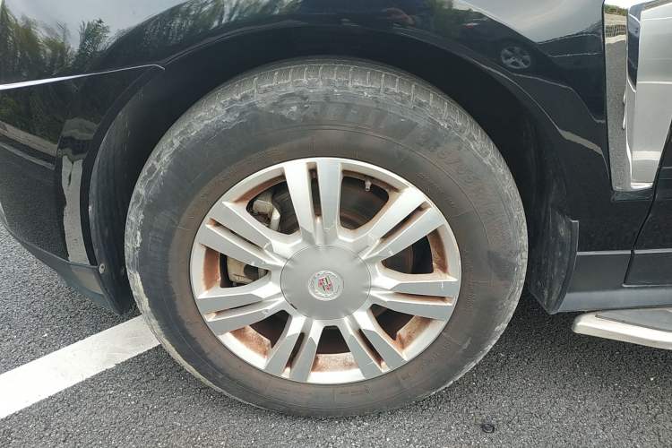 Used Cadillac SRX 2015 3.0L Elite Model Left Front Wheel Hub