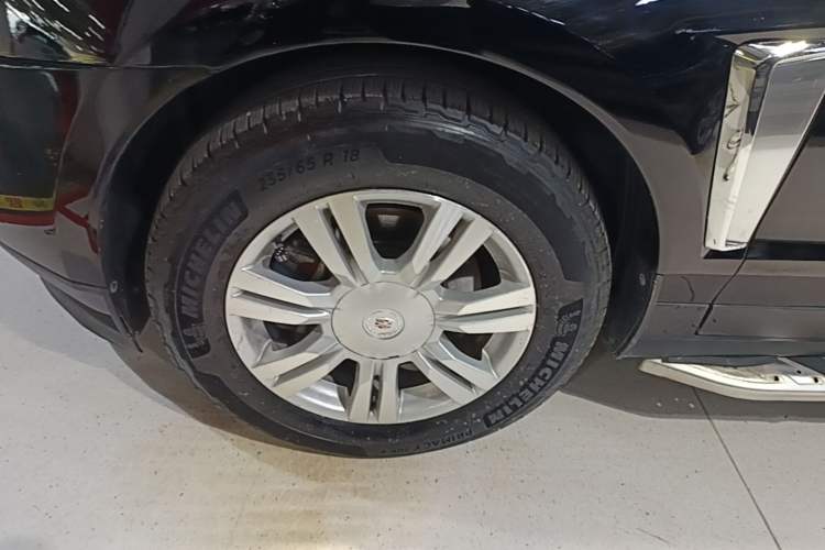Used Cadillac SRX 2015 3.0L Elite Model Left Front Wheel Hub