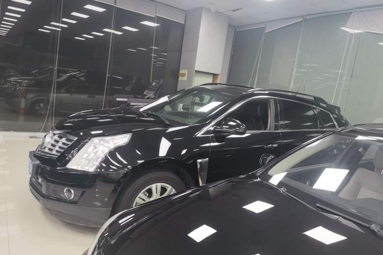 Used Cadillac SRX 2015 3.0L Comfort Version Left Side