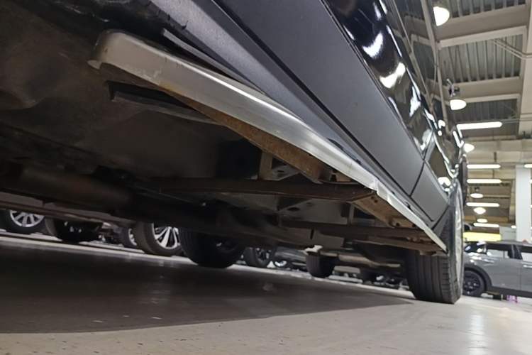 Used Cadillac SRX 2015 3.0L Elite Model Left Side Sill