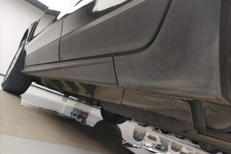 Used Cadillac SRX 2015 3.0L Elite Model Left Side Sill