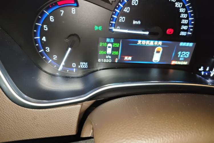 Used Cadillac SRX 2015 3.0L Elite Model Odometer Close Up