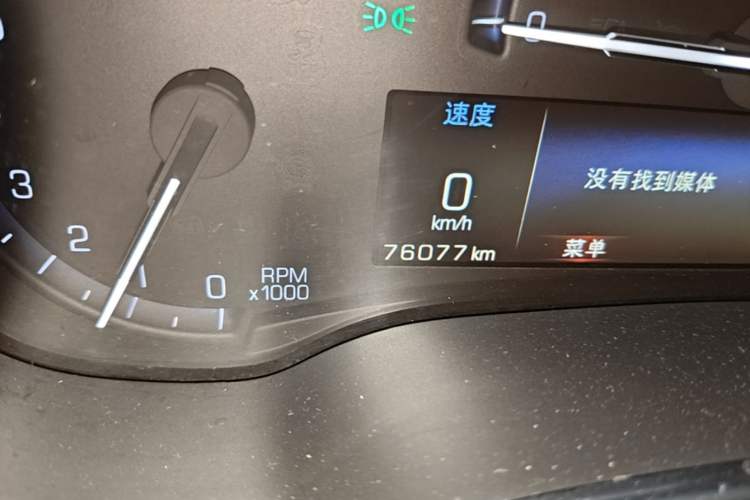 Used Cadillac SRX 2015 3.0L Elite Model Odometer Close Up