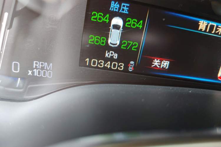 Used Cadillac SRX 2015 3.0L Elite Model Odometer Close Up