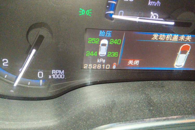 Used Cadillac SRX 2015 3.0L Elite Model Odometer Close Up