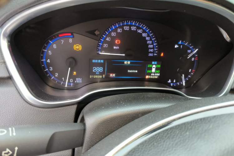 Used Cadillac SRX 2015 3.0L Elite Model Odometer Close Up