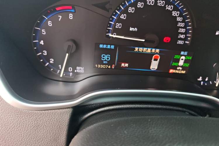 Used Cadillac SRX 2015 3.0L Elite Model Odometer Close Up