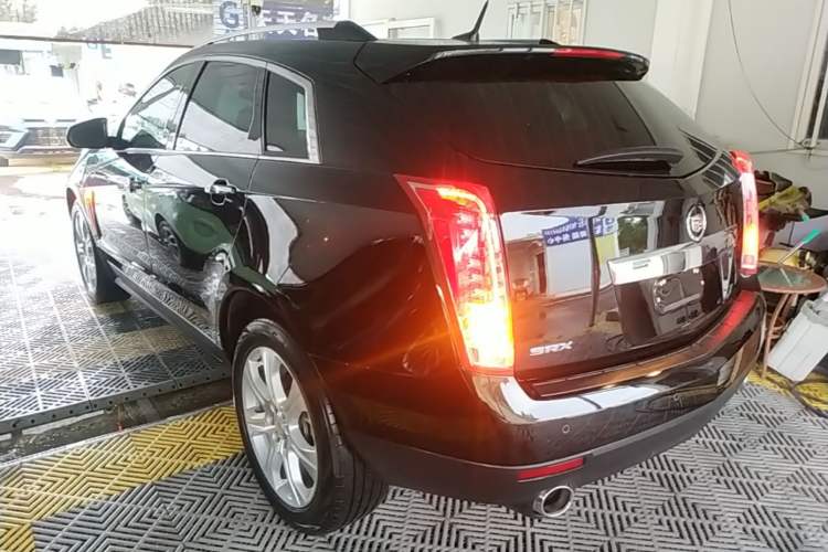 Used Cadillac SRX 2015 3.0L Leading Model Rear Left 45 Deg