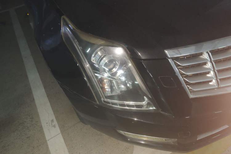 Used Cadillac SRX 2015 3.0L Comfort Version Right Front Headlight