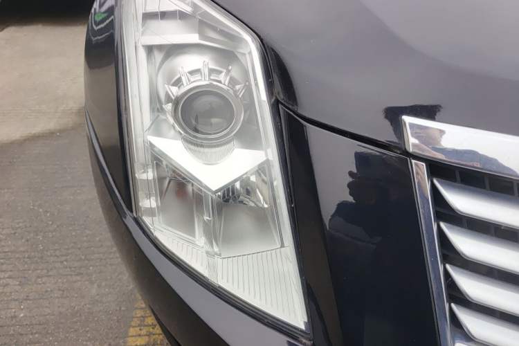Used Cadillac SRX 2015 3.0L Elite Model Right Front Headlight