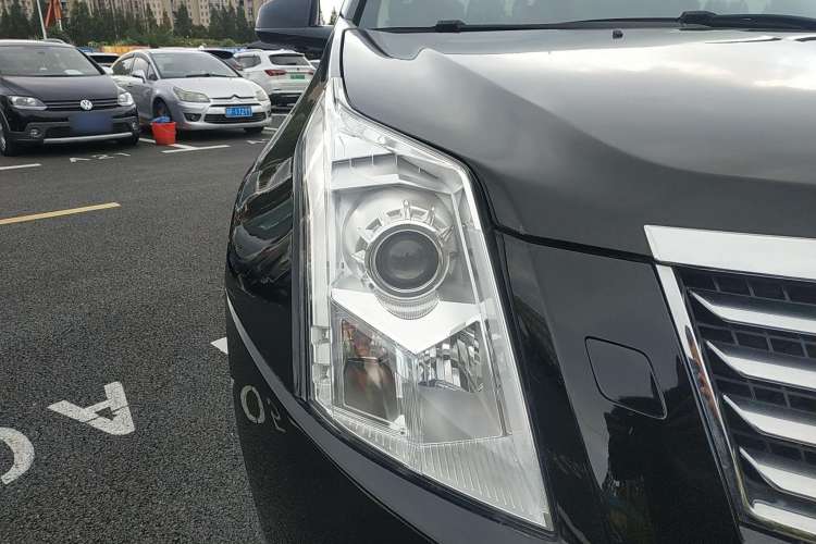 Used Cadillac SRX 2015 3.0L Elite Model Right Front Headlight