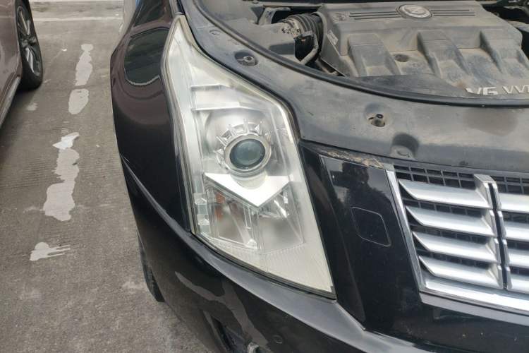 Used Cadillac SRX 2015 3.0L Elite Model Right Front Headlight