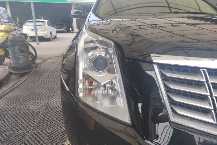 Used Cadillac SRX 2015 3.0L Comfort Version Right Front Headlight