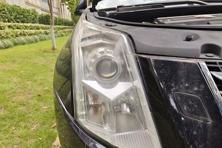 Used Cadillac SRX 2015 3.0L Comfort Version Right Front Headlight