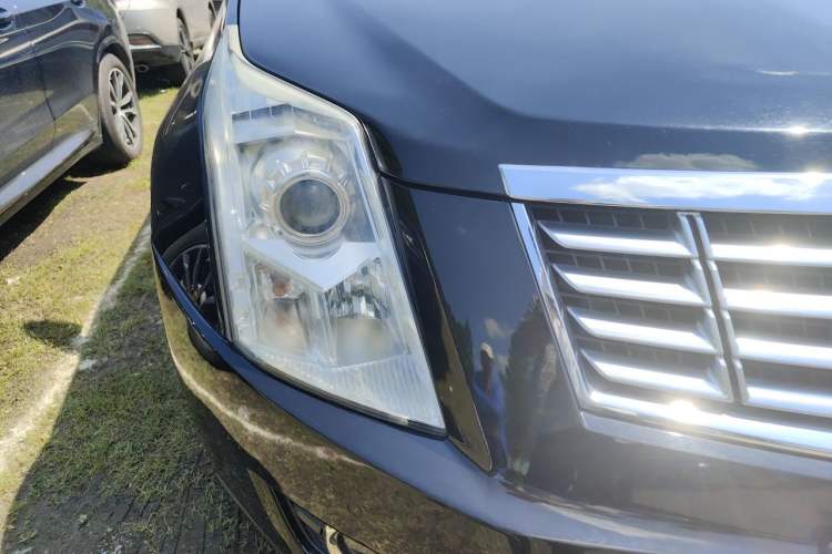 Used Cadillac SRX 2015 3.0L Elite Model Right Front Headlight