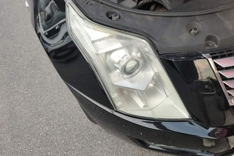 Used Cadillac SRX 2015 3.0L Elite Model Right Front Headlight
