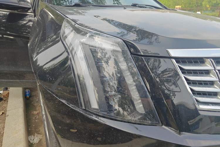 Used Cadillac SRX 2015 3.0L Elite Model Right Front Headlight
