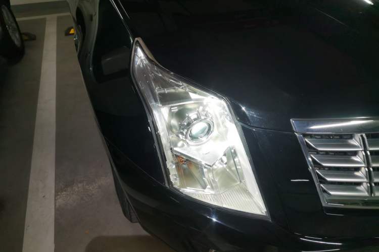 Used Cadillac SRX 2015 3.0L Elite Model Right Front Headlight
