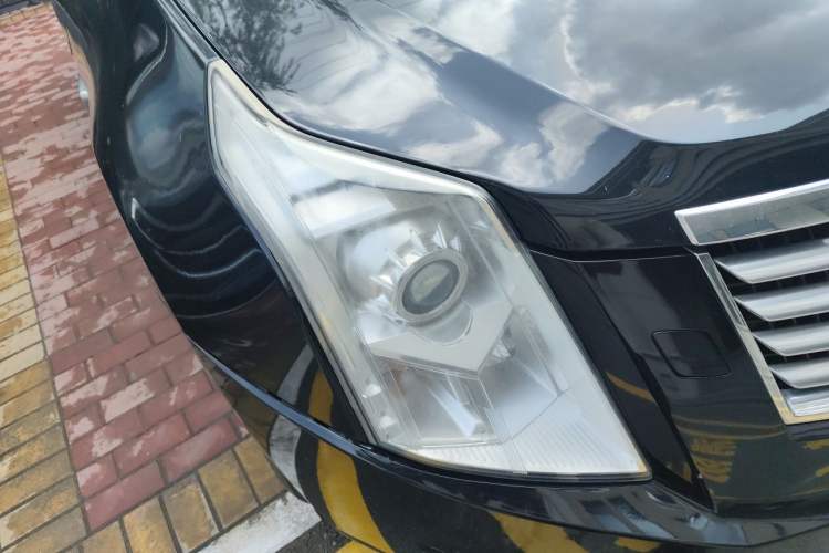 Used Cadillac SRX 2015 3.0L Comfort Version Right Front Headlight