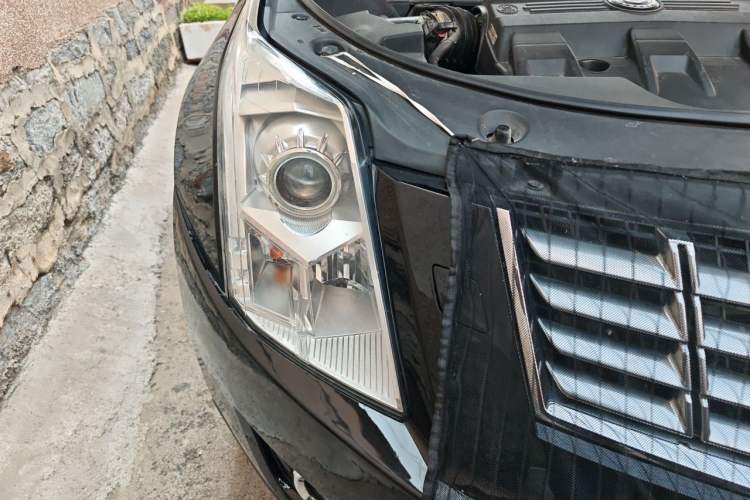 Used Cadillac SRX 2015 3.0L Elite Model Right Front Headlight