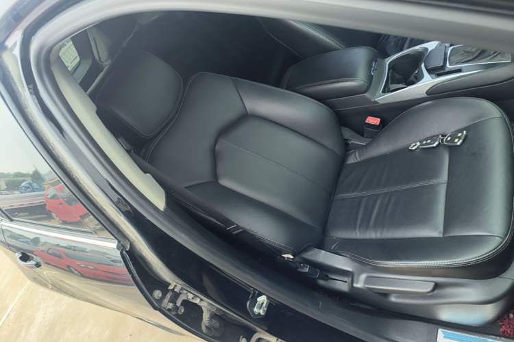 Used Cadillac SRX 2015 3.0L Comfort Version Right Front Seat