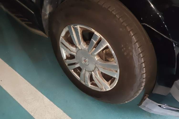 Used Cadillac SRX 2015 3.0L Elite Model Right Front Wheel Hub