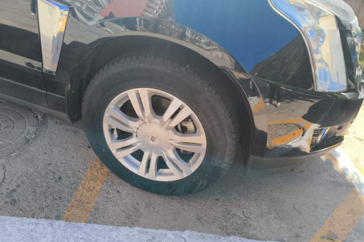 Used Cadillac SRX 2015 3.0L Elite Model Right Front Wheel Hub
