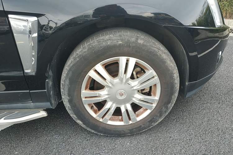 Used Cadillac SRX 2015 3.0L Elite Model Right Front Wheel Hub