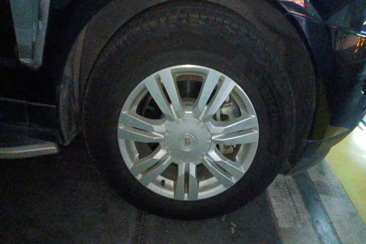 Used Cadillac SRX 2015 3.0L Elite Model Right Front Wheel Hub