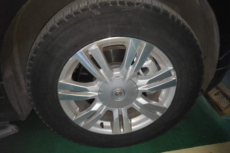 Used Cadillac SRX 2015 3.0L Elite Model Right Front Wheel Hub