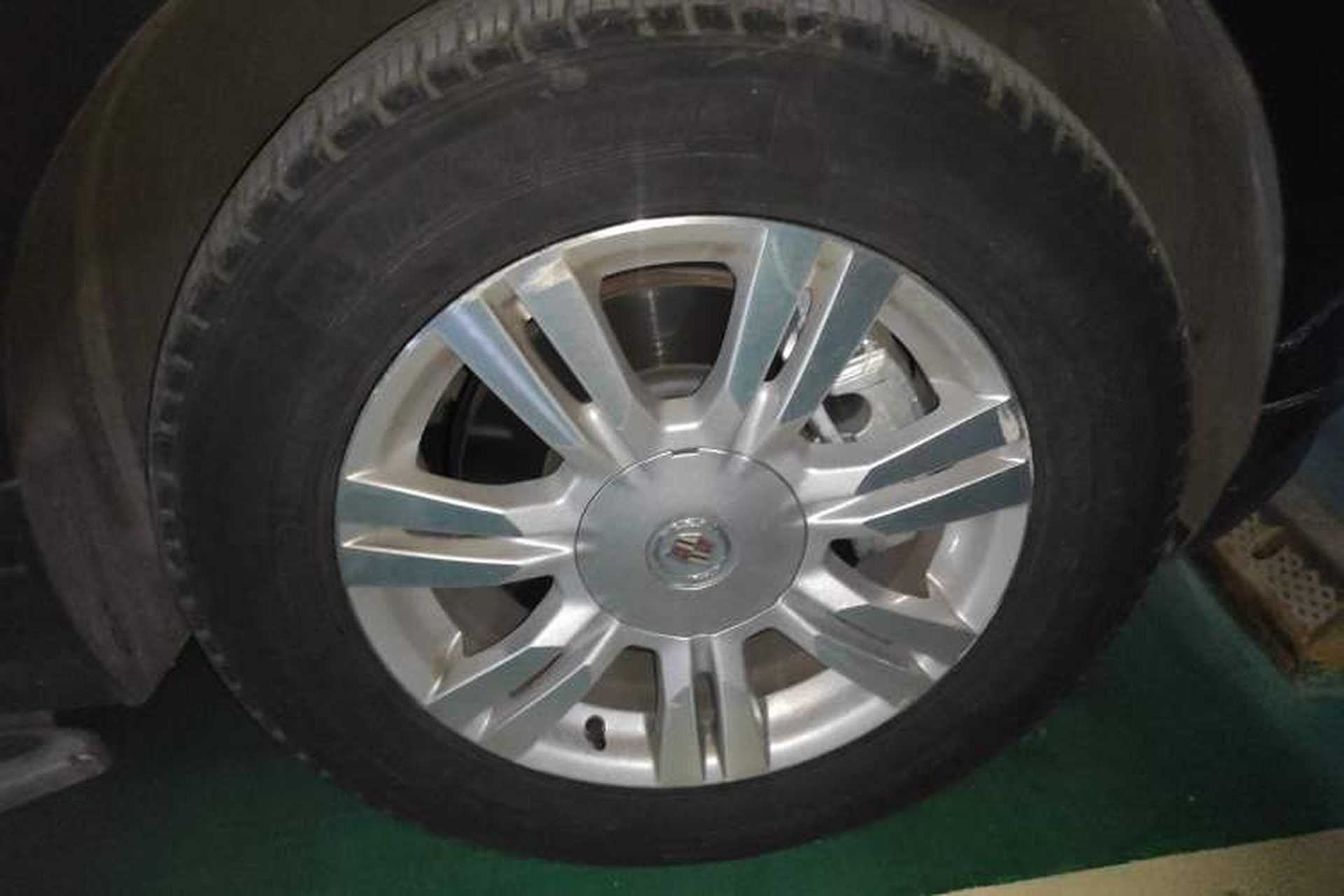 Used Cadillac SRX 2015 3.0L Elite Model Right Front Wheel Hub