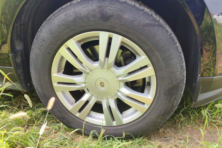 Used Cadillac SRX 2015 3.0L Elite Model Right Front Wheel Hub
