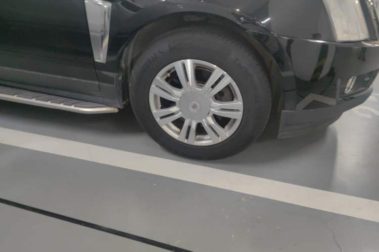 Used Cadillac SRX 2015 3.0L Elite Model Right Front Wheel Hub