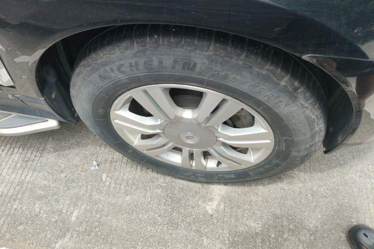 Used Cadillac SRX 2015 3.0L Elite Model Right Front Wheel Hub