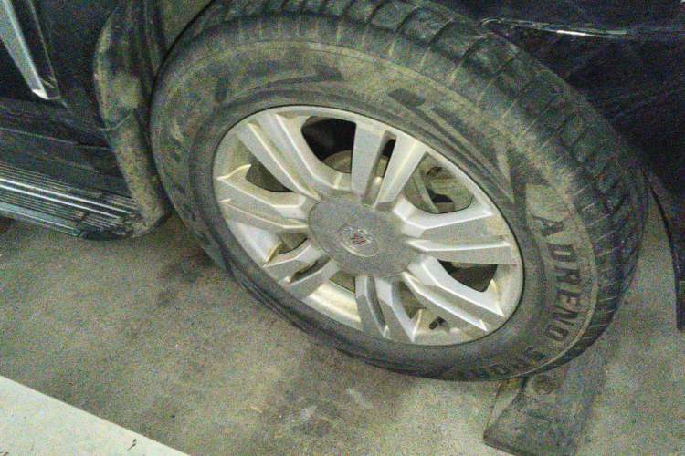 Used Cadillac SRX 2015 3.0L Elite Model Right Front Wheel Hub