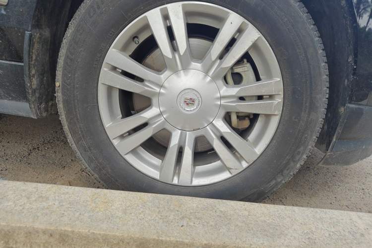 Used Cadillac SRX 2015 3.0L Elite Model Right Front Wheel Hub