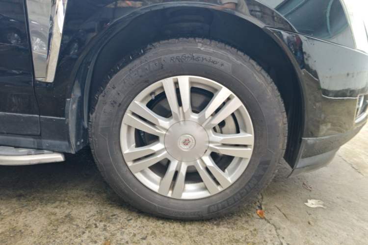 Used Cadillac SRX 2015 3.0L Elite Model Right Front Wheel Hub