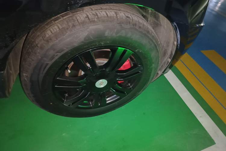 Used Cadillac SRX 2015 3.0L Elite Model Right Front Wheel Hub