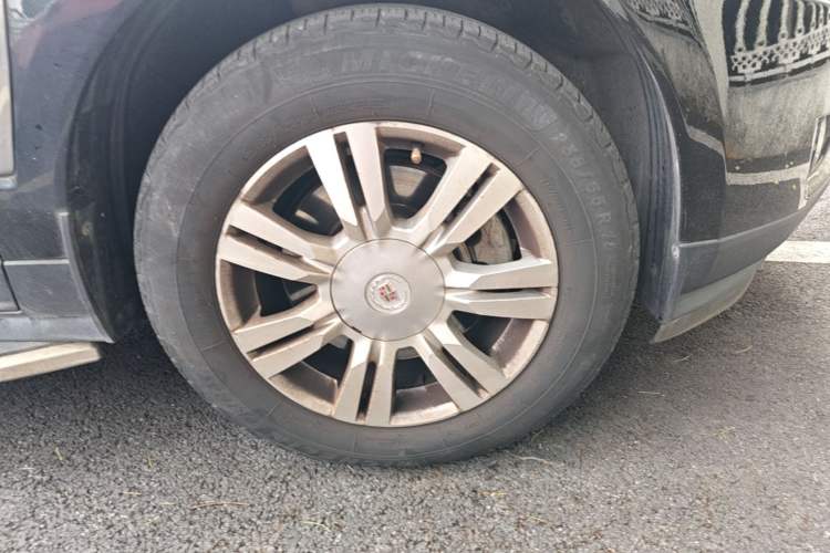 Used Cadillac SRX 2015 3.0L Elite Model Right Front Wheel Hub