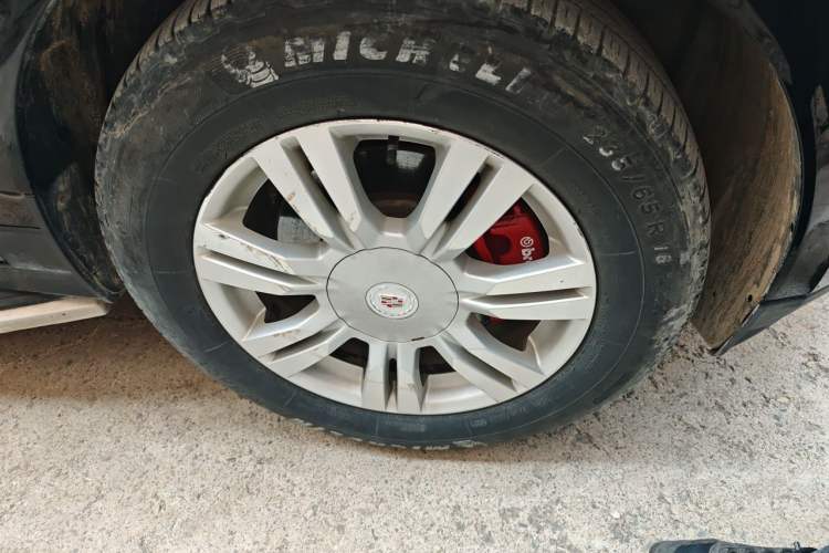 Used Cadillac SRX 2015 3.0L Elite Model Right Front Wheel Hub