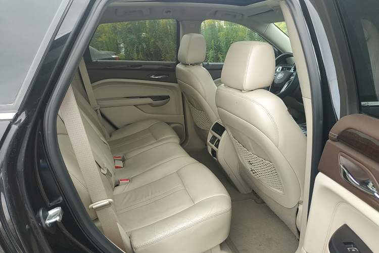 Used Cadillac SRX 2015 3.0L Elite Model Right Rear Seat