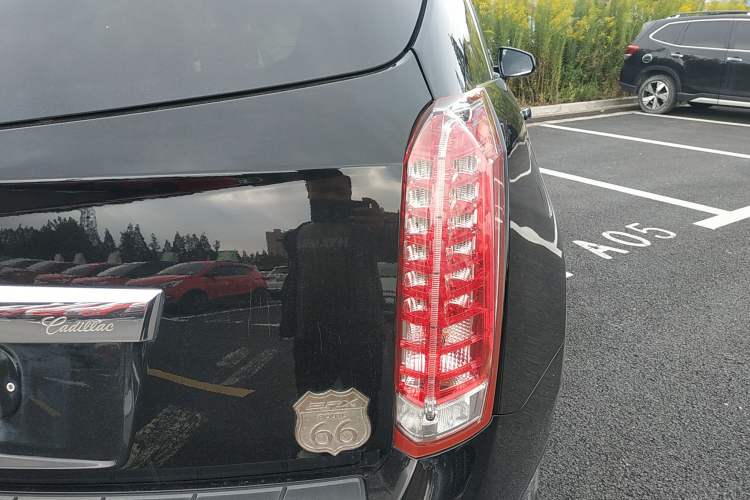 Used Cadillac SRX 2015 3.0L Elite Model Right Rear Taillight