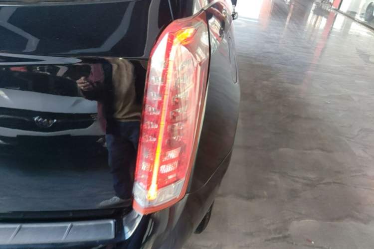 Used Cadillac SRX 2015 3.0L Elite Model Right Rear Taillight