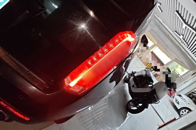 Used Cadillac SRX 2015 3.0L Elite Model Right Rear Taillight