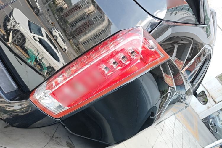 Used Cadillac SRX 2015 3.0L Elite Model Right Rear Taillight