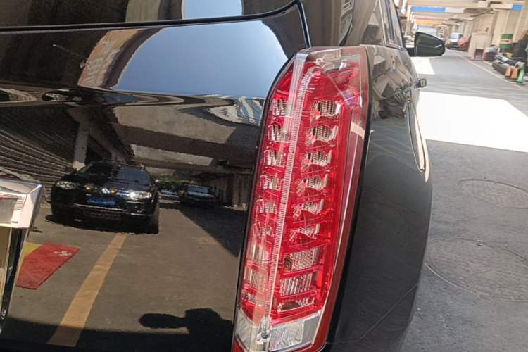 Used Cadillac SRX 2015 3.0L Comfort Version Right Rear Taillight