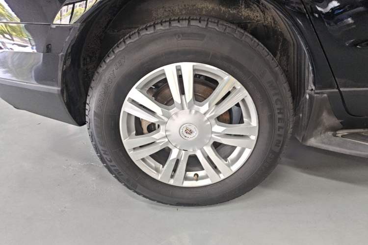 Used Cadillac SRX 2015 3.0L Elite Model Right Rear Wheel Hub