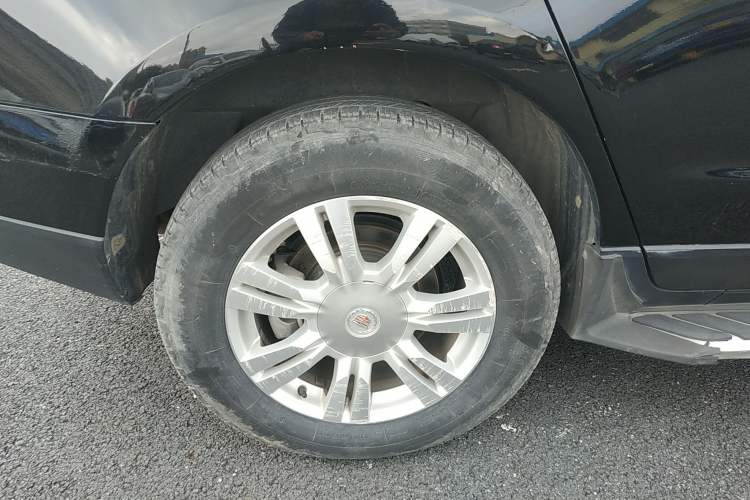Used Cadillac SRX 2015 3.0L Elite Model Right Rear Wheel Hub