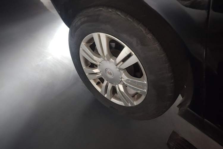 Used Cadillac SRX 2015 3.0L Elite Model Right Rear Wheel Hub