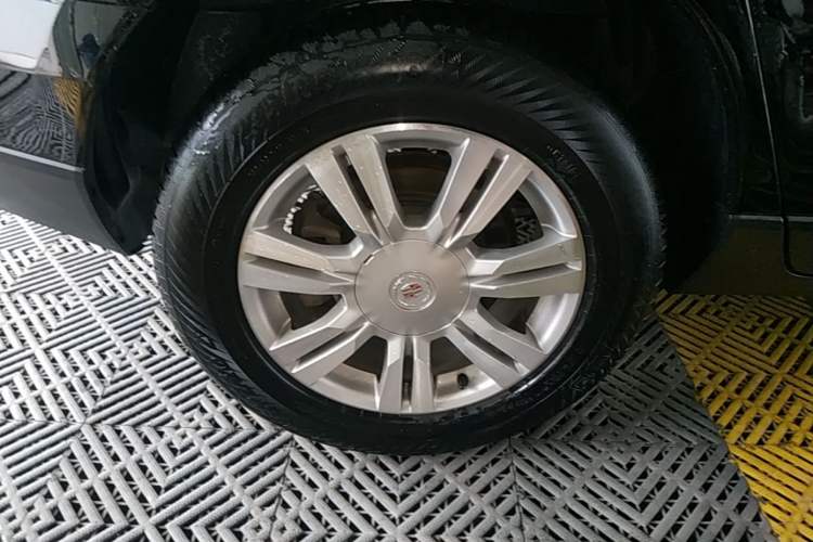 Used Cadillac SRX 2015 3.0L Luxury Model Right Rear Wheel Hub